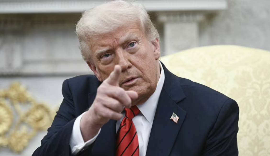 Exfuncionarios de EE.UU. alertan sobre el abuso de poder de Trump para «vengarse» de sus críticos